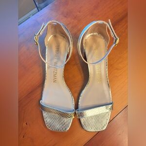 Stuart Weitzman Nudist Metallic Gold Block Embossed Croc Heels Sandals Shoes 7.5